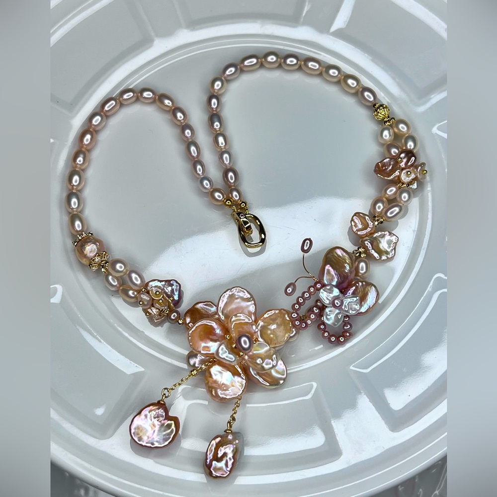 Handmade Premium Freshwater Champagne Golden Keshi Pearl Flower 🌺 🦋 Necklace